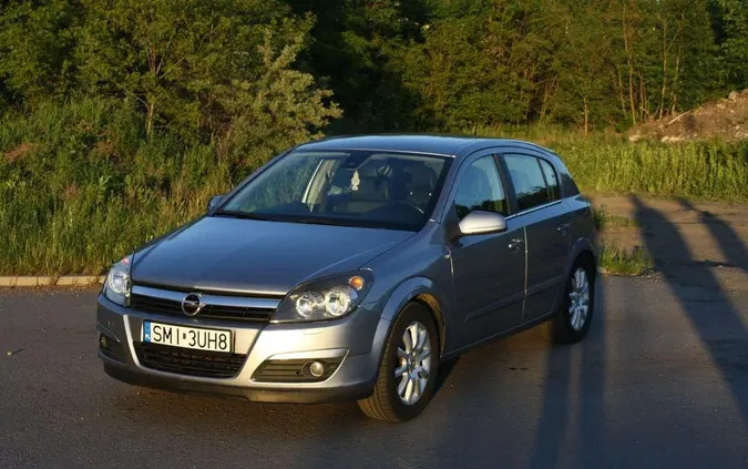 śląskie Opel Astra cena 9400 przebieg: 227000, rok produkcji 2005 z Radomsko